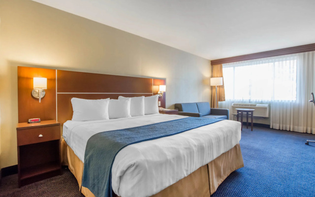 Spark by Hilton Montreal Brossard