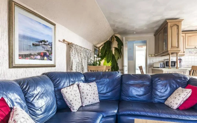 Beautiful apartment with private pool near Tenby