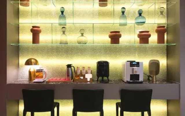 Weiting Hotel (Shanghai Bund Nanjing East Road Pedestrian Street)