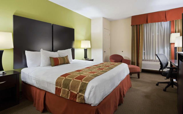 Best Western Plus Huntersville Inn & Suites Near Lake Norman