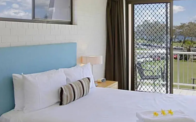 Main Beach Apartments