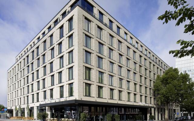 Hotel AMANO Grand Central вид на фасад