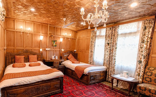 Sea Hawk Group Of Houseboat