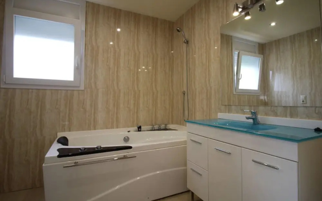 Attractive Holiday Home in Empuriabrava near Beach
