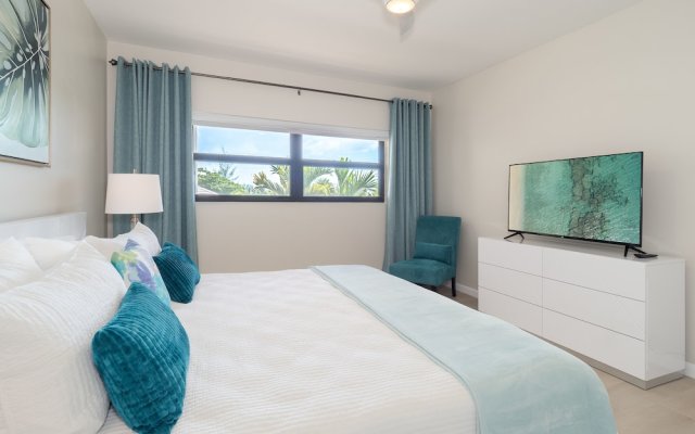 Casa Caribe Condominiums Unit 21 in Seven Mile Beach, Cayman Islands from 723$, photos, reviews - zenhotels.com guestroom