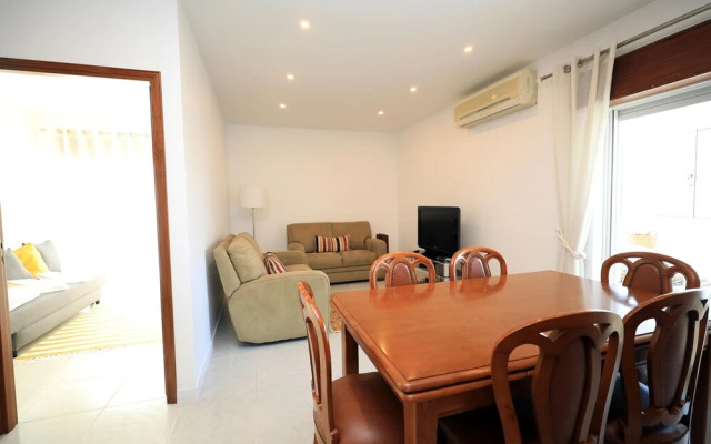 C23 - Parkway Entrance Apartment in Lagos