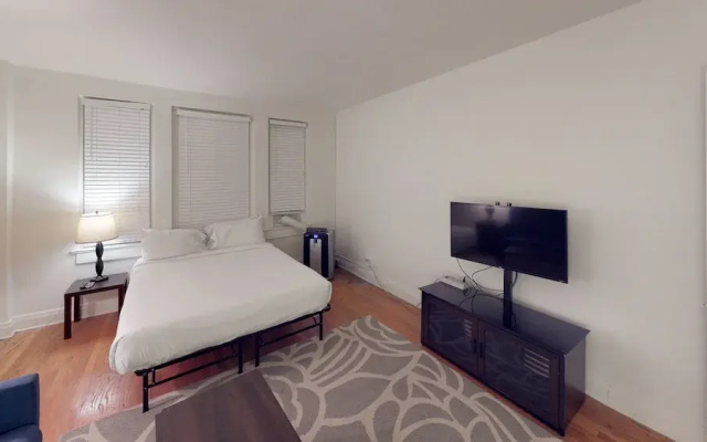 The Lee ApartaHotel