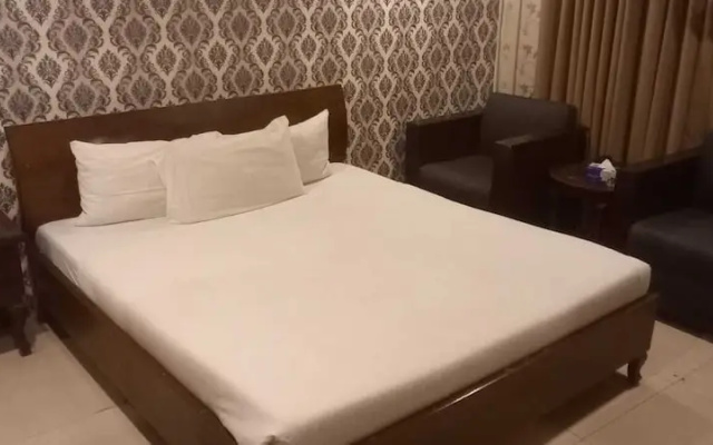 Grand One Hotel Faisal Town