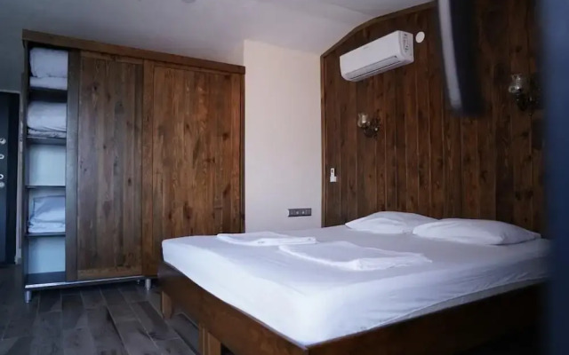 Astroi̇a Otel & Bi̇li̇m Kampi