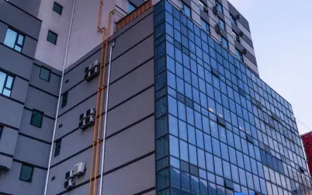 Elong Hotel (Yantai Railway Station Joy City Branch)