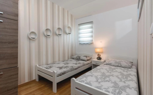 Beautiful Home in Fazana With Wifi and 4 Bedrooms