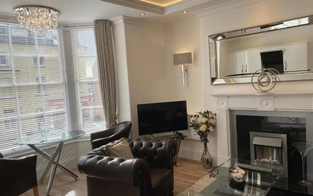 The Maureen Suite
