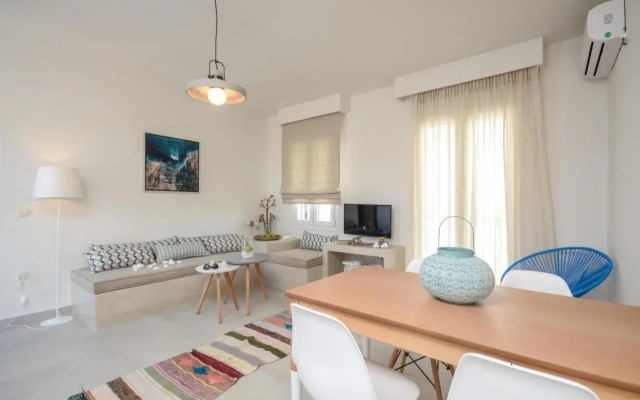 Plaka Collection