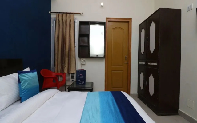 OYO 9847 Hotel Blue Empire