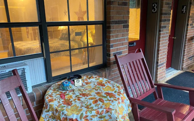 The Cascades Inn