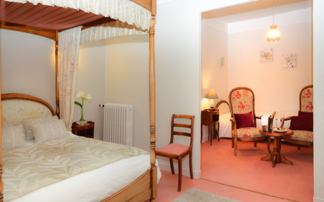 Logis Hôtel Du Dauphin