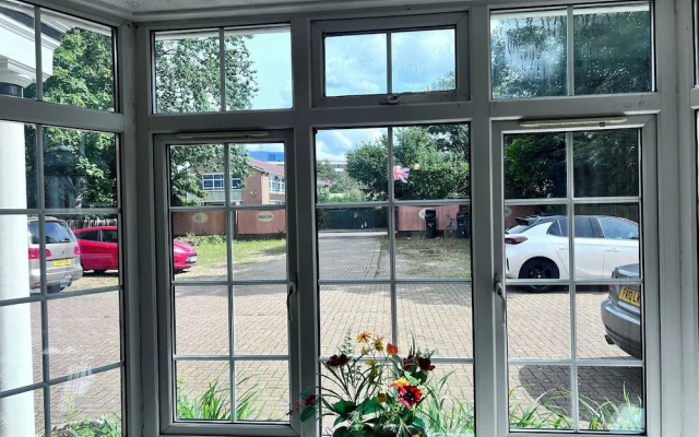 All Seasons Gatwick Guest House