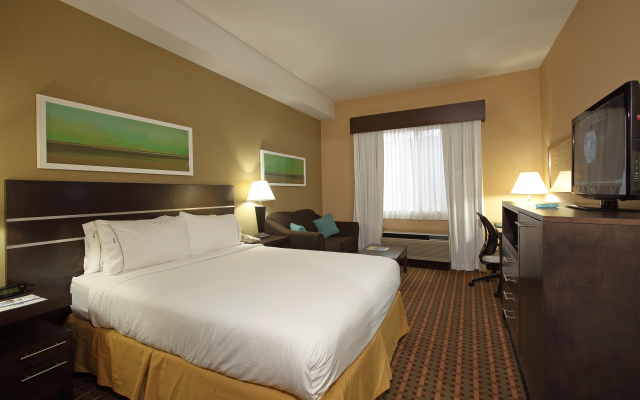 Holiday Inn Express & Suites - Vernon by IHG