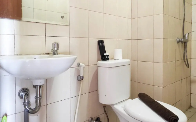 Elegant and Comfy 1BR at Vida View Makasar Apartment