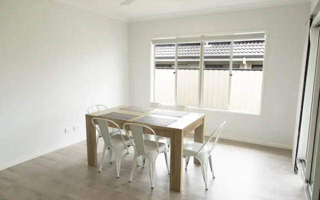 Spacious 4-bed House in Leafy Plainland