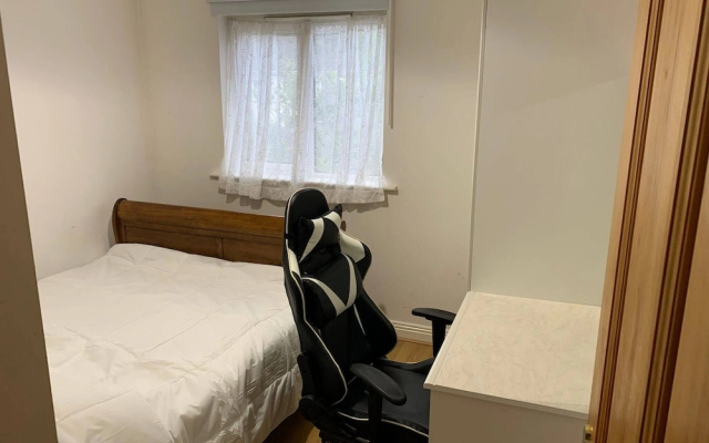 Room-king Bed With Shared Bath