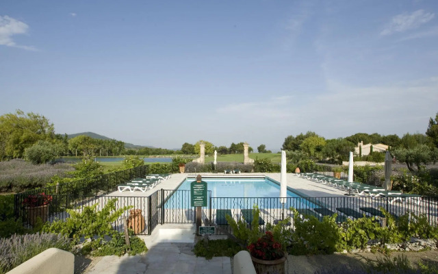 Pierre & Vacances Hotel Du Golf De Pont Royal En Provence