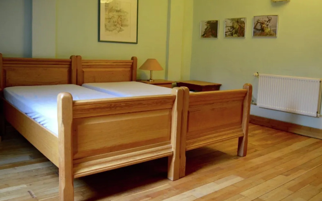 Spacious Holiday Home With Sauna in Celles-sur-plaine