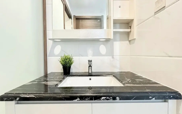 Homey 2Br At Sky House Bsd Apartment