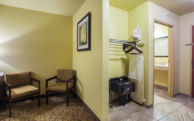 Cobblestone Inn & Suites - Altamont