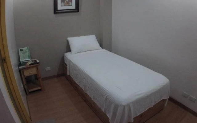 GraceHill EconoSuites Hotel