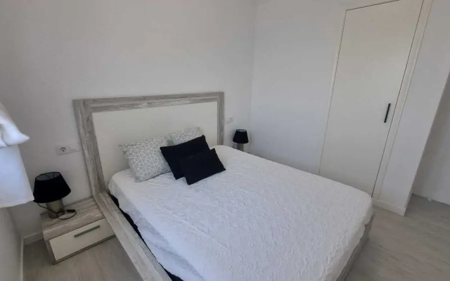 Seaside Apartment Sleeps 6 With Balcony