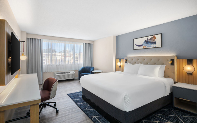 Crowne Plaza Virginia Beach Town Center by IHG