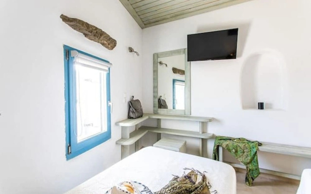 Meltemi Beach House by Opus