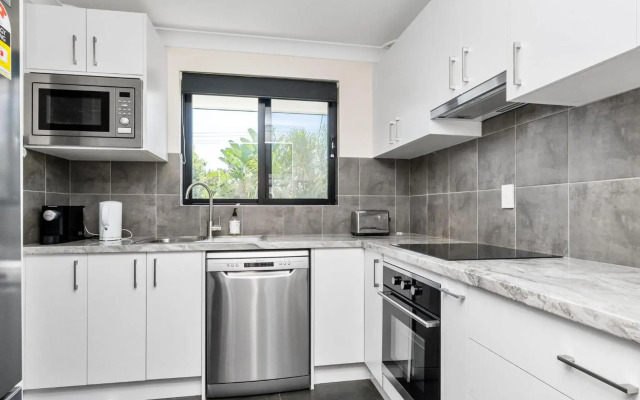 Byron Bay Accom Unit 3 5-9 Somerset Street - Summer Central