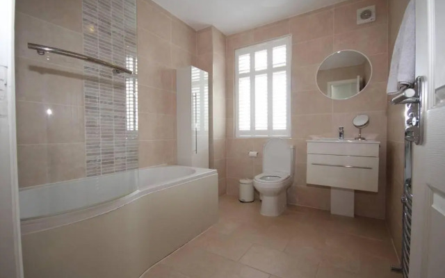 Harrow Place- Stylish Two Bedroom Apartment.