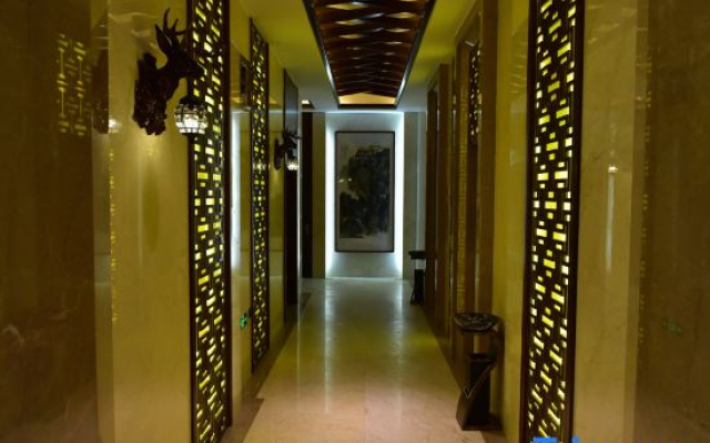 West Holiday Hotel