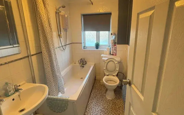 2 Bed Apartment - Sleeps 4 - Parking - Wifi
