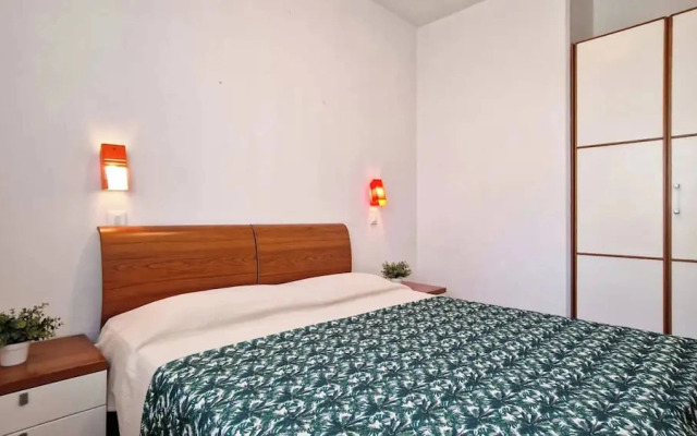 Bright Flat in Residence With Pool - Beahost