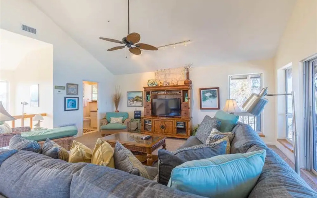 084-Tarpon Lodge