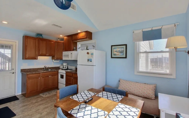 29 Cabana Anna Studio Bedroom Condo by RedAwning