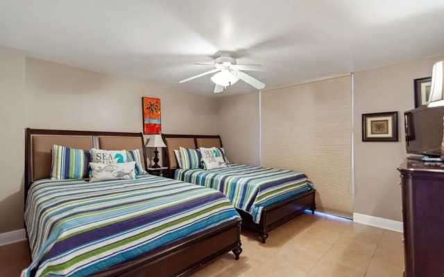 Shoreline 3091 Condo by RedAwning