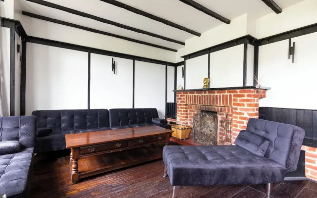 Lux 8Br Thamesfront Villa w/ Yacht & Sauna