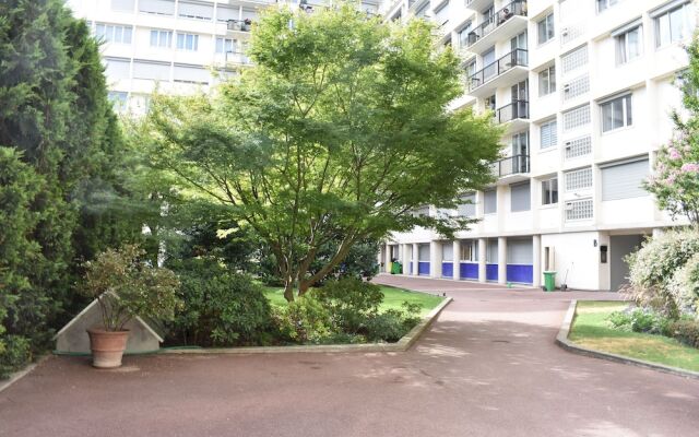 Апартаменты Studio Near Porte Maillot & Arc De Triomphe вид на фасад