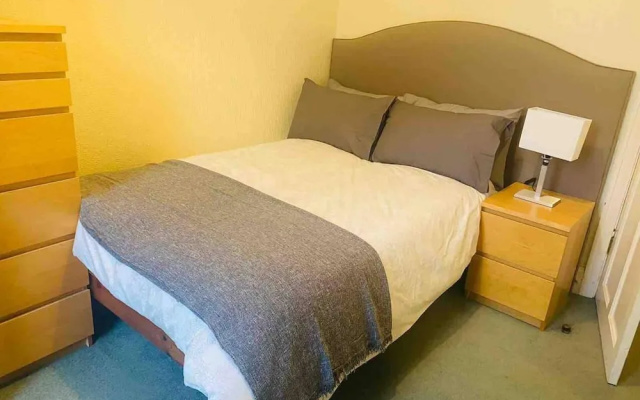 Immaculate 6-bed House in Coventry