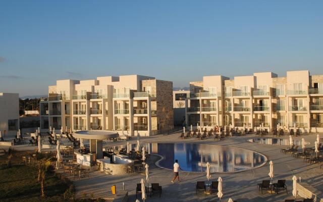 Amphora Hotel & Suites вид на фасад