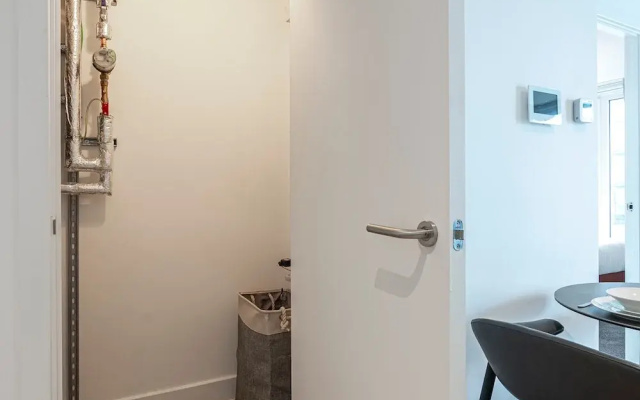 Waterside Flat in Central Leeds