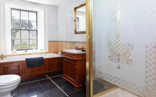 Prospect House Elegant Georgian 4BR Home Durnham