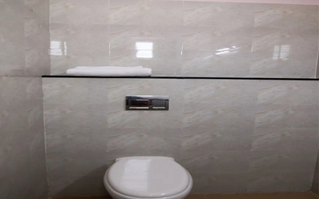 Hotel B Square by OYO Rooms