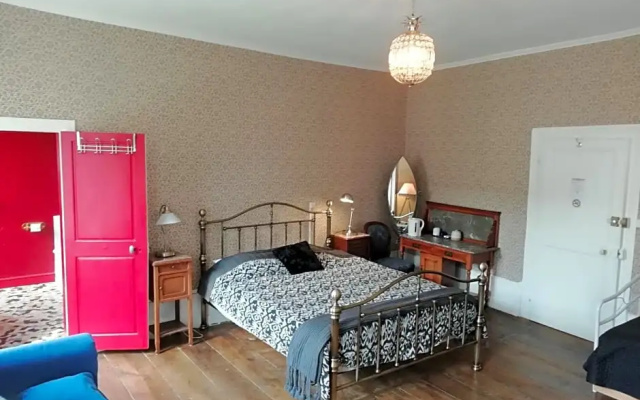 3 Place des Arbres, Chambres D'Hotes, Felletin