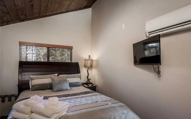 Lucky Bear Lodge - Three Bedroom Cabin